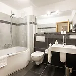 City Hotel