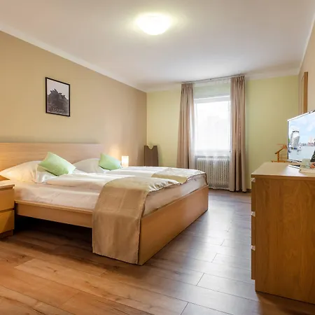 City Hotel فندق غايلنكيرشن