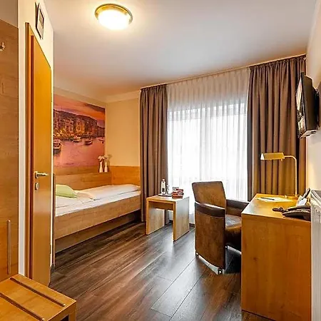 City Hotel 3*