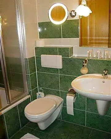 فندق City Hotel