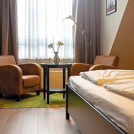 City Hotel فندق 3*