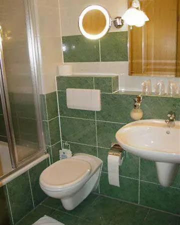 City Hotel Отель